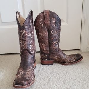 Circle G Floral Embroidered Cowboy Boots